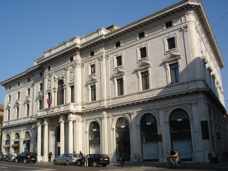 Foto BIBLIOTECA CAMERA DI COMMERCIO